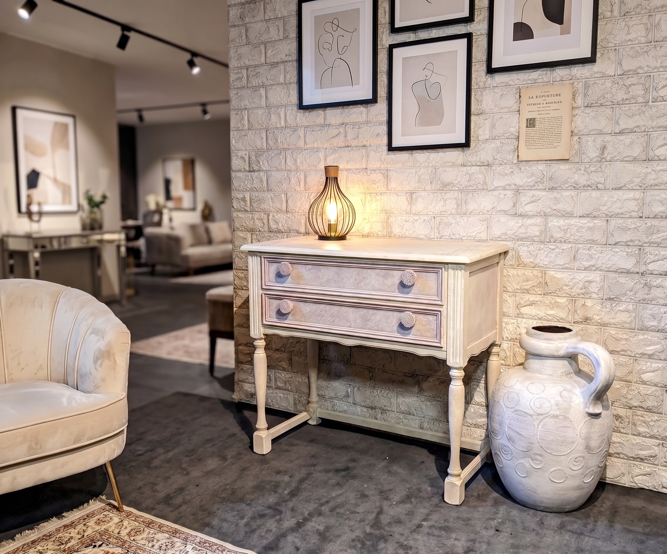 Vintage-Konsolentisch 'Shabby Elegance' – Handveredelter Schminktisch in Pastell