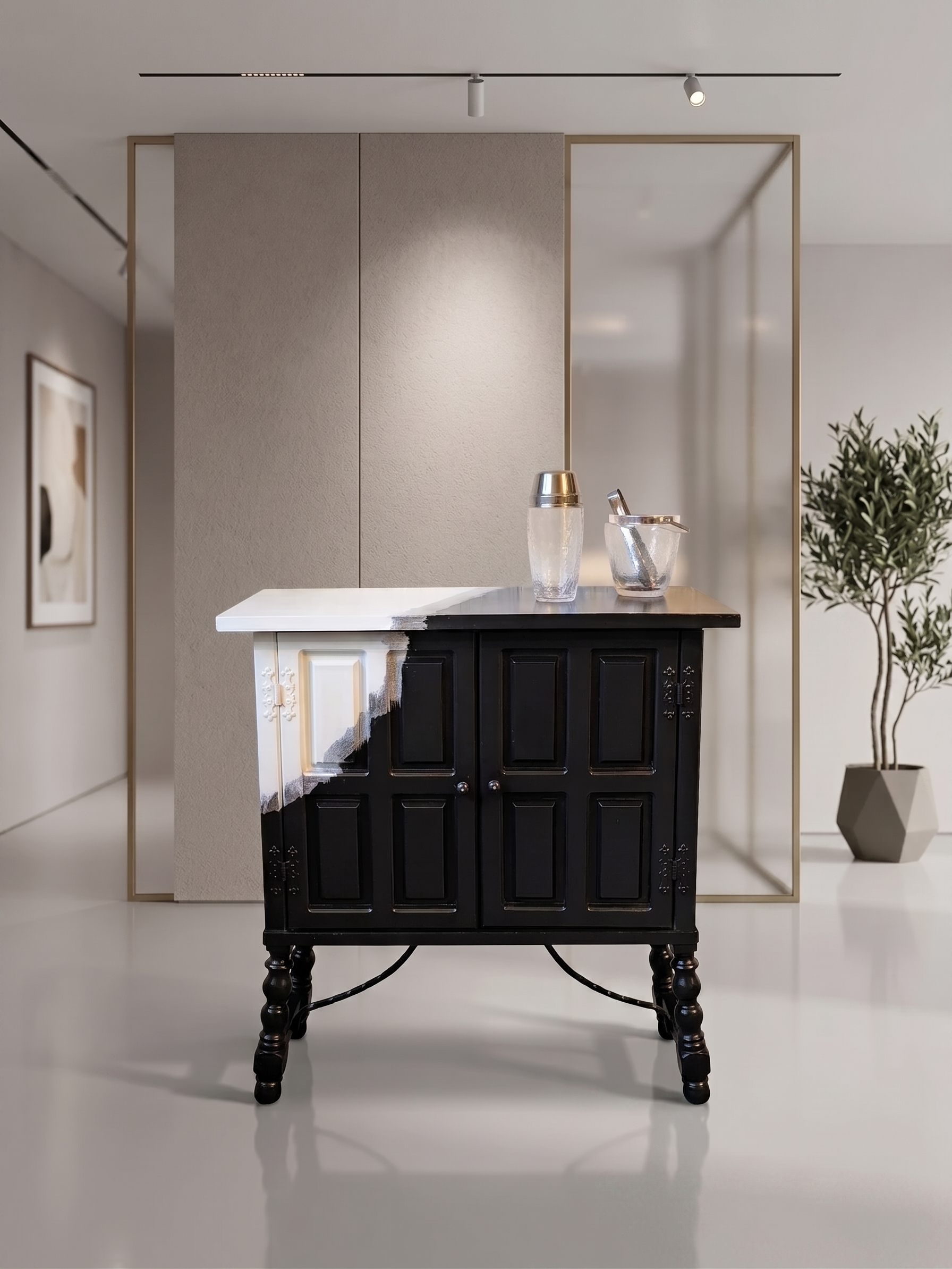 Design-Hausbar 'Duality' – Handveredeltes Vintage-Schränkchen im edlen Color-Blocking-Look